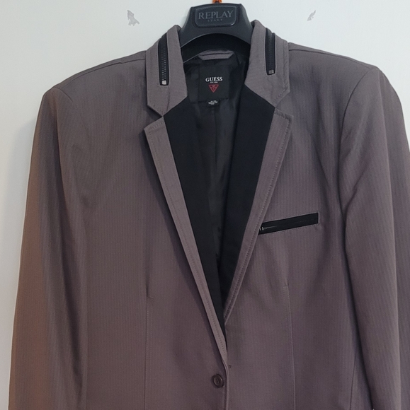 Suite - Picture 2 of 2